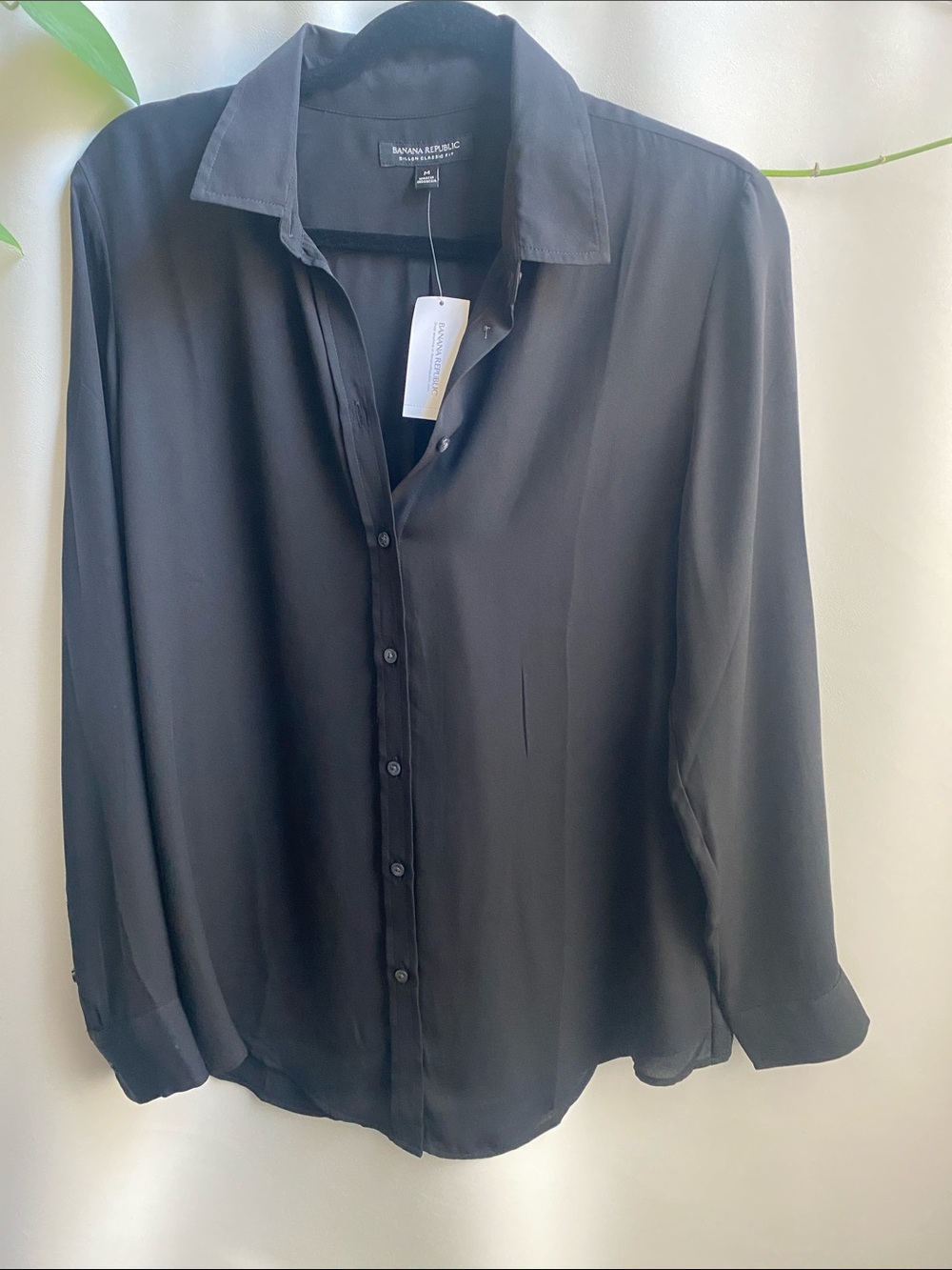 Banana Republic Black women’s Long-Sleeve Button-Down Shirt M polyester